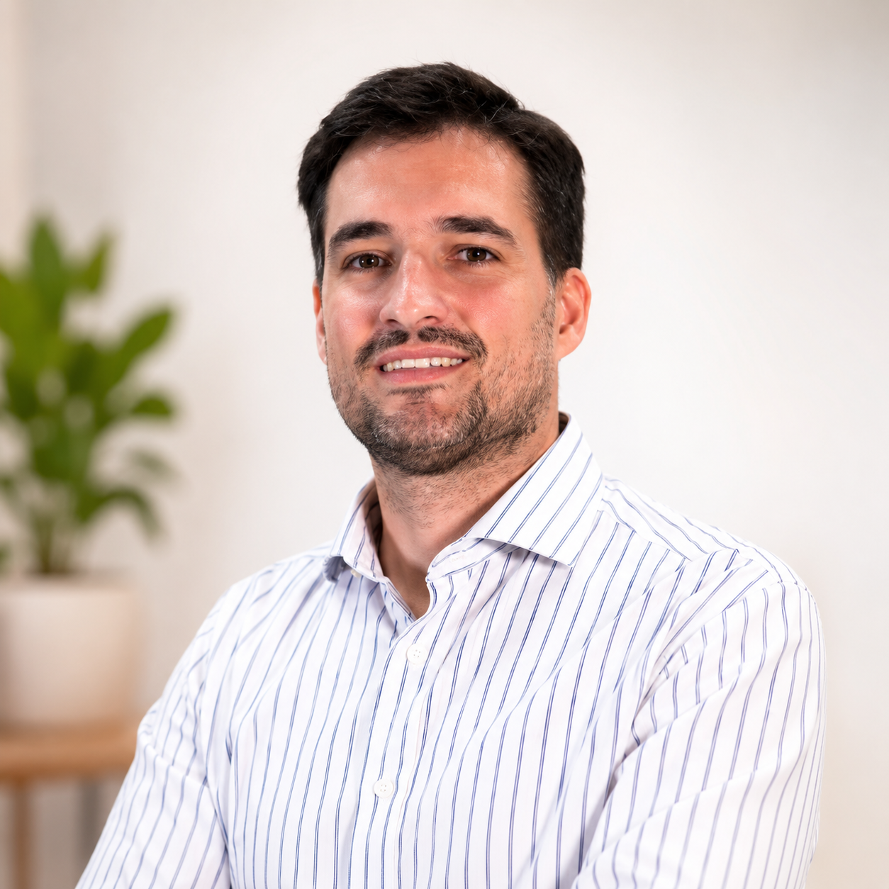 Dr. Sergio Rivero, médico oncólogo especialista en cáncer de mama